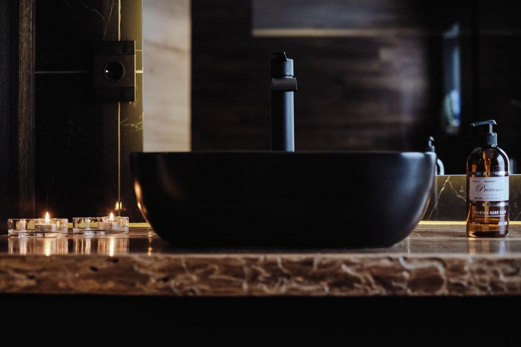 Botnahlid Villa, Mountain And Town Views And Outdoor Sauna Seyðisfjörður エクステリア 写真