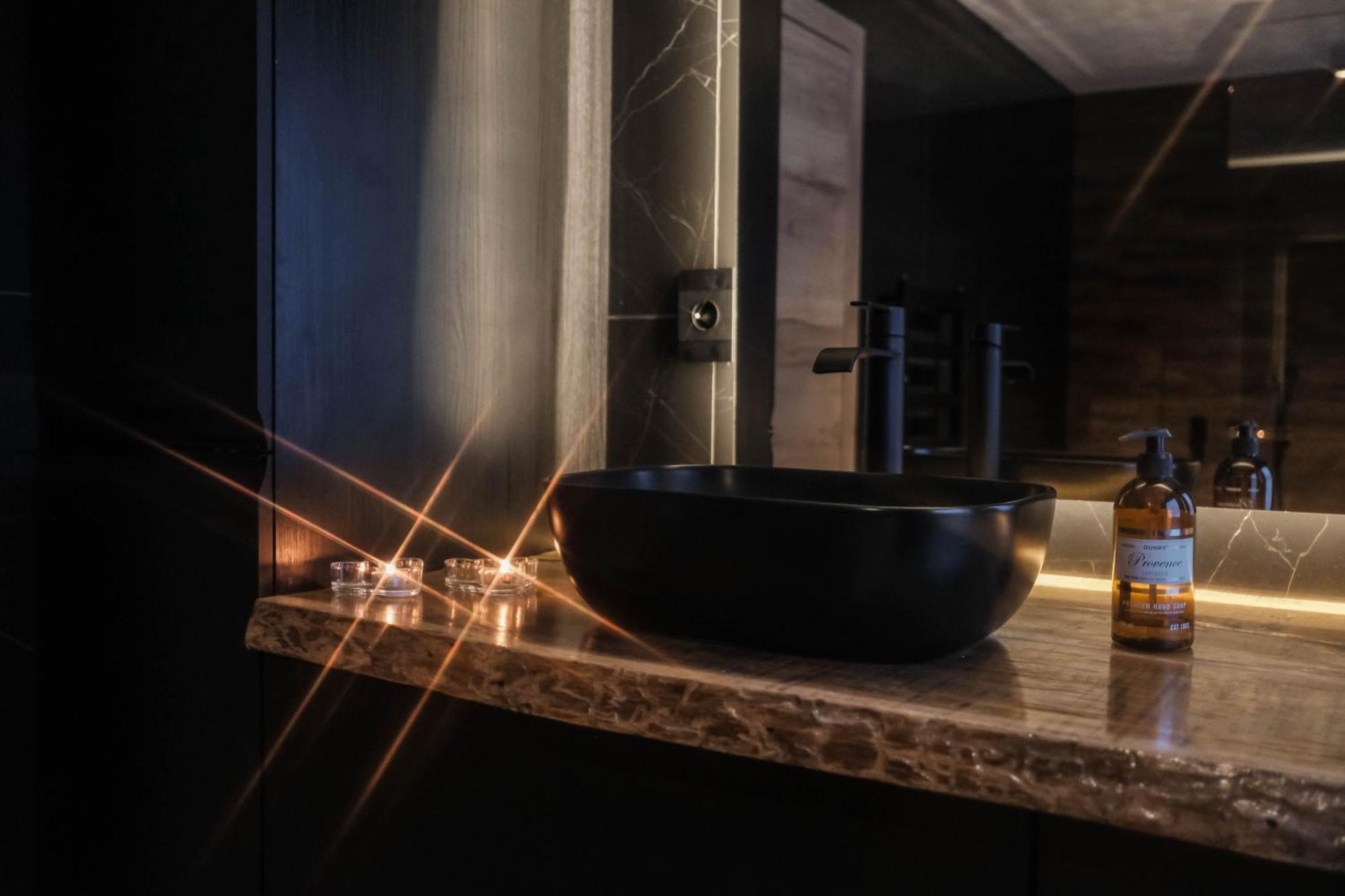 Botnahlid Villa, Mountain And Town Views And Outdoor Sauna Seyðisfjörður エクステリア 写真